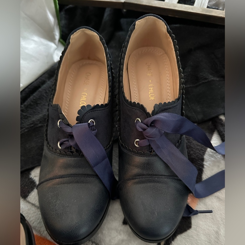 SOLD Chic navy blue Lace-Up with Ribbon Oxford shoes from Chase & Chloe